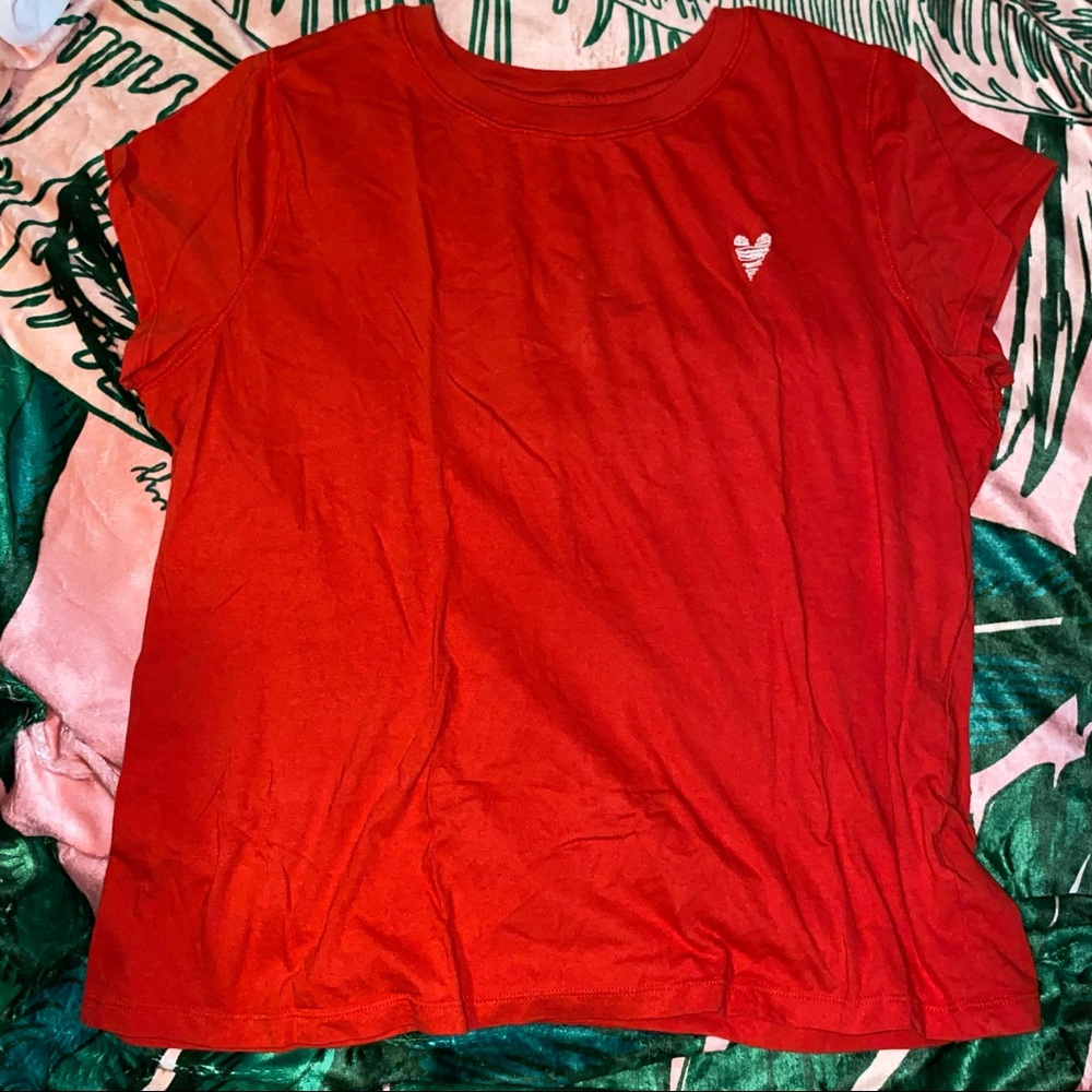 Universal Thread White Heart 🤍 Red ❤️ T-Shirt